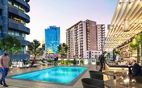 Chic Deluxe Studio At Thibault Square